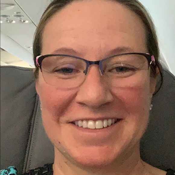 Meet your Posher, Julie - Picture 1 of 1